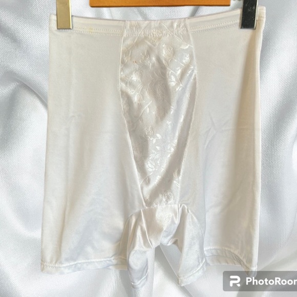 CACHE white shapewear shorts size medium - Picture 1 of 8